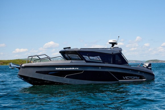 Катер Victory A8 с мотором Suzuki DF325ATX Катер Victory A8 с мотором Suzuki DF325ATX