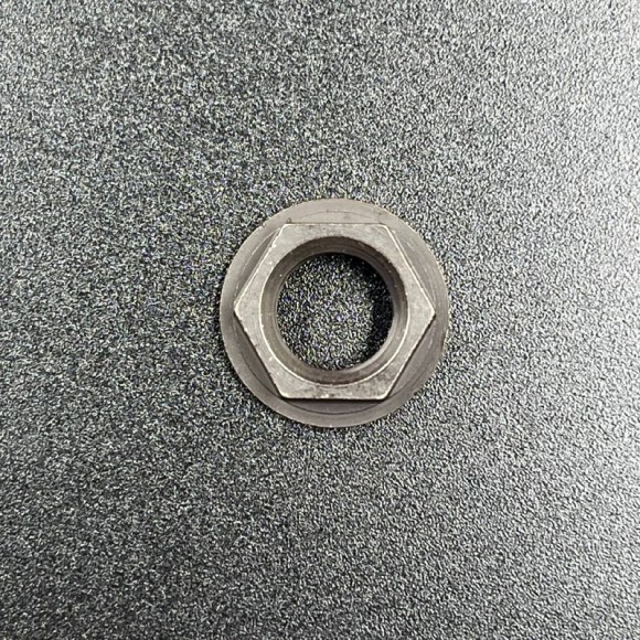 Гайка крепления пиньона Yamaha 20-30 (Yamaha)