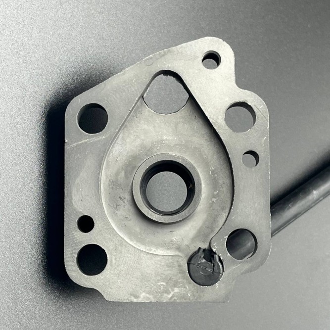 Основание помпы охлаждения Suzuki DT9.9-15, DF9.9-15 (Premarine)