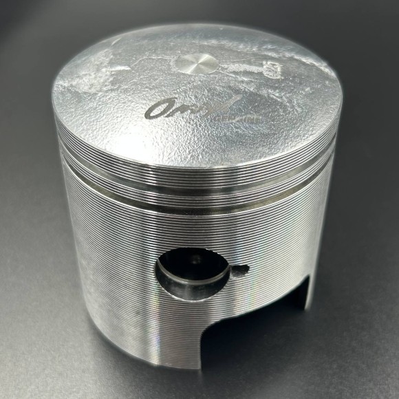 Поршневой комплект Suzuki DT25-30 (+0.25mm) (12110-96353-0.25) (Omax) Поршневой комплект Suzuki DT25-30 (+0.25mm) (12110-96353-0.25) (Omax)