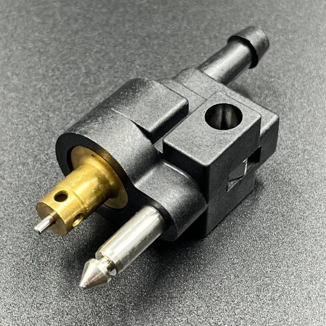 Коннектор топливный Yamaha 4-90, F4-70 (из мотора (папа)) (PREMARINE)
