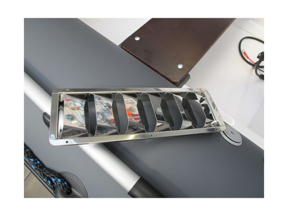 Решетка воздухозаборника 325х112х27 мм