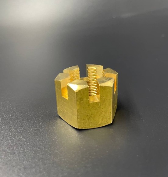 Гайка крепления гребного винта Yamaha 100-250, F75-350 (Yamaha)