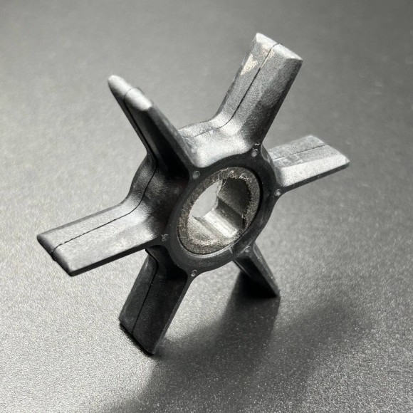 Крыльчатка помпы охлаждения Mercury 6-15 (47-42038Q02/47-420382) (Kacawa) Крыльчатка помпы охлаждения Mercury 6-15 (47-42038Q02/47-420382) (Kacawa)