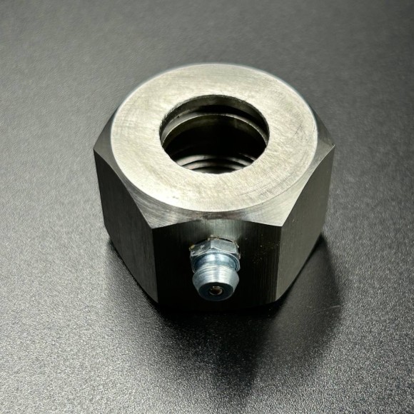 Гайка с тавотницей трубы струбцины (оси подъема)