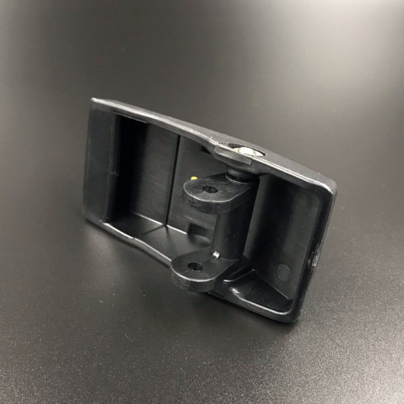 Защелка капота Suzuki DT9.9-40, DF9.9-15, DF8-30(A) (Suzuki)