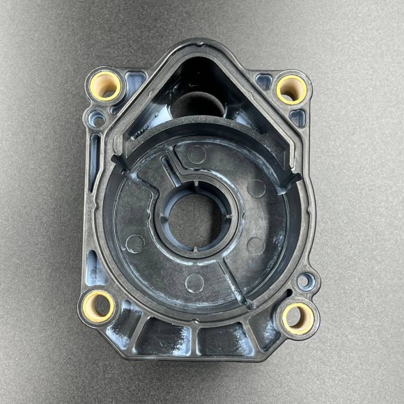 Корпус помпы охлаждения Suzuki DF200-250, DF250-350(A) (Suzuki)