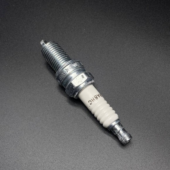 Свеча зажигания Champion RA8HC @4 (Quicksilver) Свеча зажигания Champion RA8HC @4 (Quicksilver)