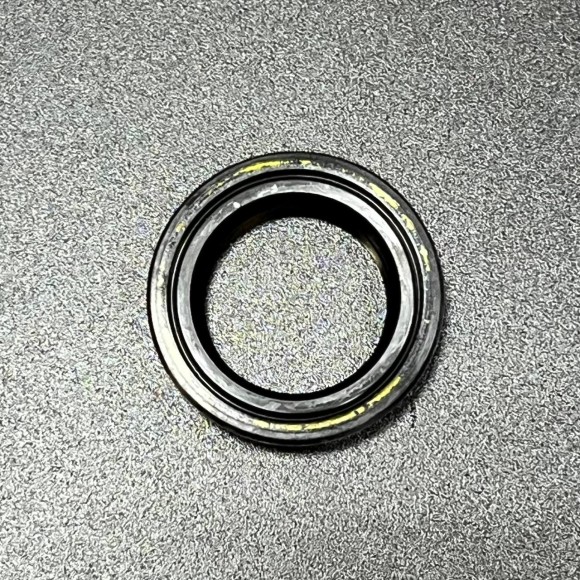 Уплотнение гидроподъемника Yamaha 40-50; F40-70 (Yamaha)