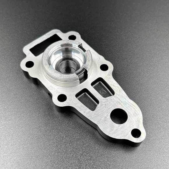 Основание помпы охлаждения Tohatsu 8-9,8/F8-9,8 (F8-04000102, 3B2-65017-0/3V1-65017-0) (PREMARINE) Основание помпы охлаждения Tohatsu 8-9,8/F8-9,8 (F8-04000102, 3B2-65017-0/3V1-65017-0) (PREMARINE)