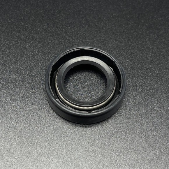 Сальник помпы MERCRUISER 530/636 D-TA; CMD 2.8/4.2L; D2.8/3.0/3.6/4.2L (26-801332600) (Quicksilver)
