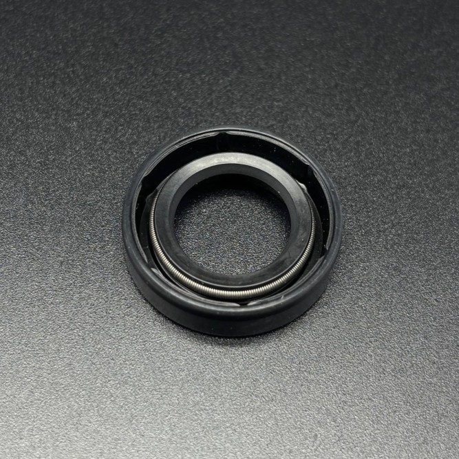Сальник помпы MERCRUISER 530/636 D-TA; CMD 2.8/4.2L; D2.8/3.0/3.6/4.2L (26-801332600) (Quicksilver)