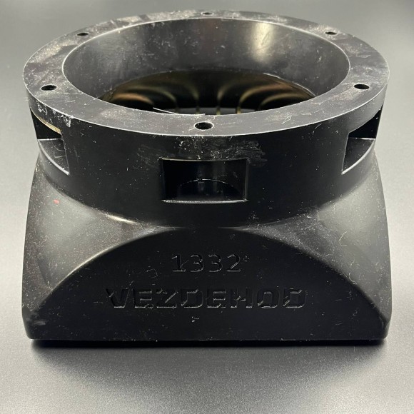 Водозаборник Большая серия 1332 с крыльями ( черный ) ( VEZDEHOD )