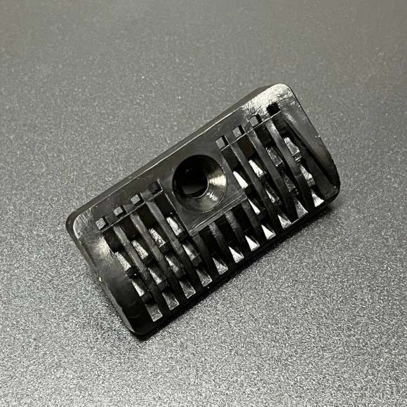 Решетка крышки водозаборника, левая Yamaha 75-90 (Yamaha) Решетка крышки водозаборника, левая Yamaha 75-90 (Yamaha)