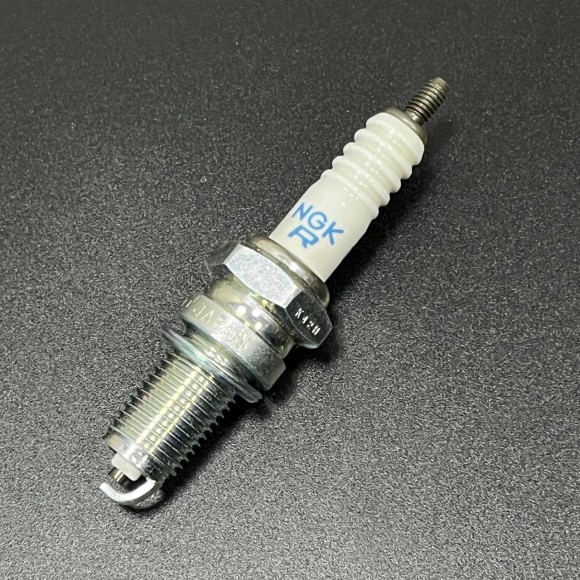 Свеча зажигания DPR8EA-9 (NGK) 94701-00241