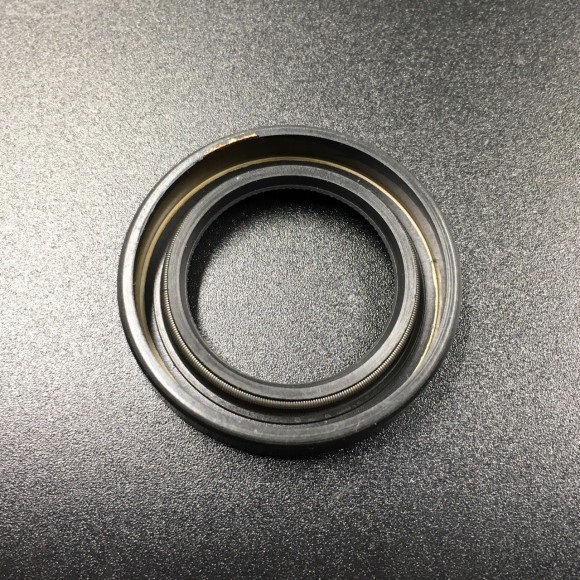Сальник коленвала (низ) Yamaha F8-9,9 (93101-25M24) (25x38x7) (Yamaha) Сальник коленвала (низ) Yamaha F8-9,9 (93101-25M24) (25x38x7) (Yamaha)