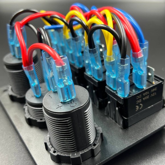 Панель управления (4 тумблера вкл/выкл, прикуриватель, 2 USB)(PREMARINE)