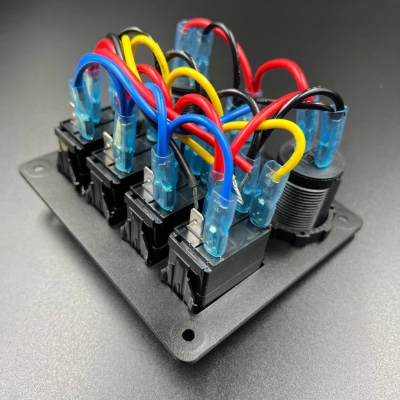 Панель управления (4 тумблера вкл/выкл, прикуриватель, 2 USB)(PREMARINE)