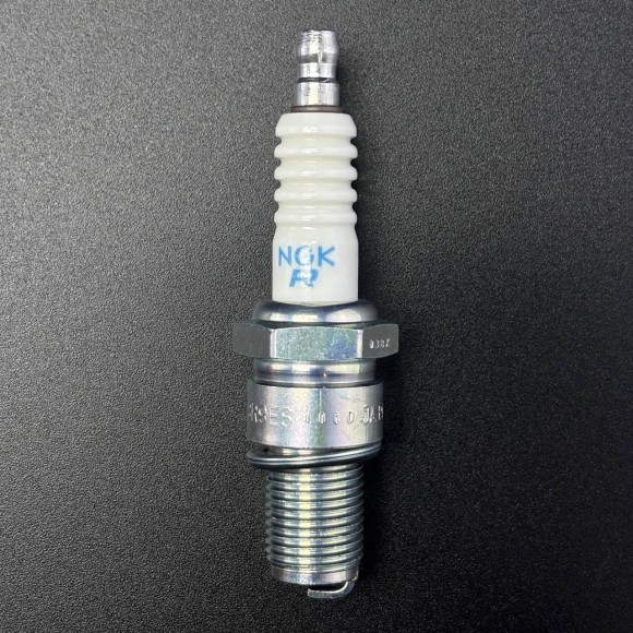 BR9ES Свеча зажигания 5722 NGK