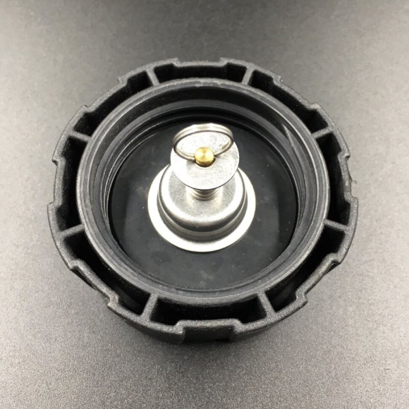 Крышка топливного бака Yamaha 6-200, F2.5-60 (Omax)