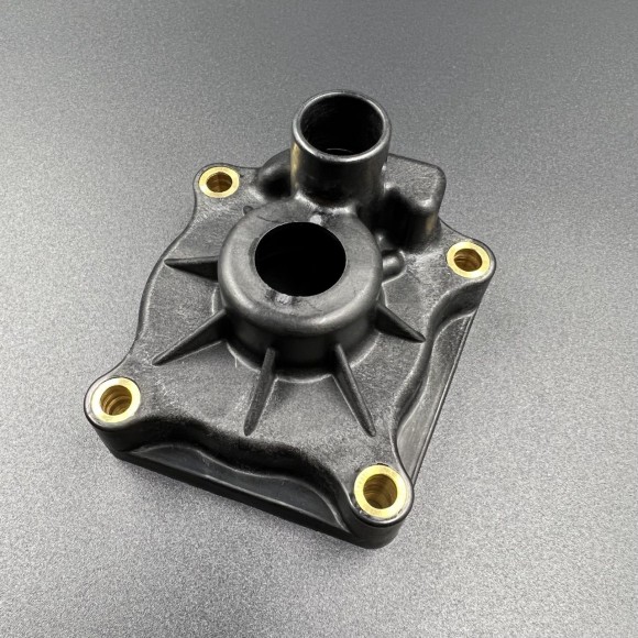 Корпус помпы охлаждения Suzuki DF20-25(V-twin) (Suzuki) Корпус помпы охлаждения Suzuki DF20-25(V-twin) (Suzuki)