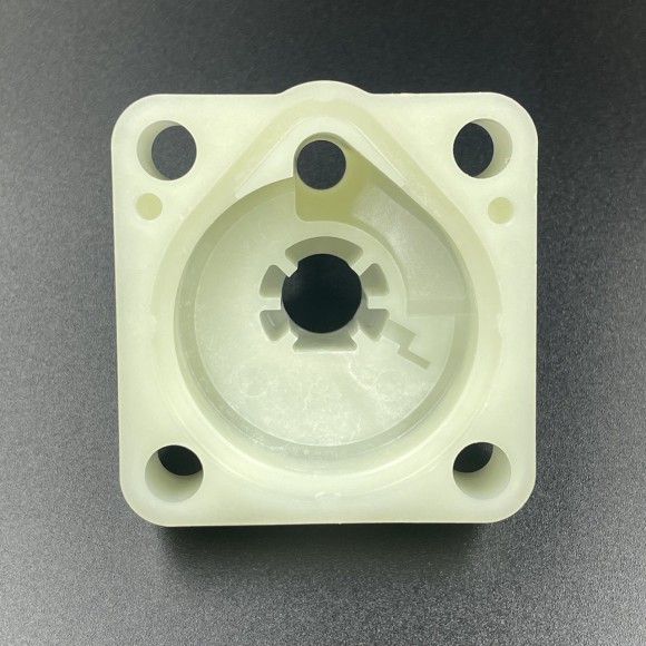 Корпус помпы охлаждения Yamaha F9.9-20 (Yamaha) Корпус помпы охлаждения Yamaha F9.9-20 (Yamaha)