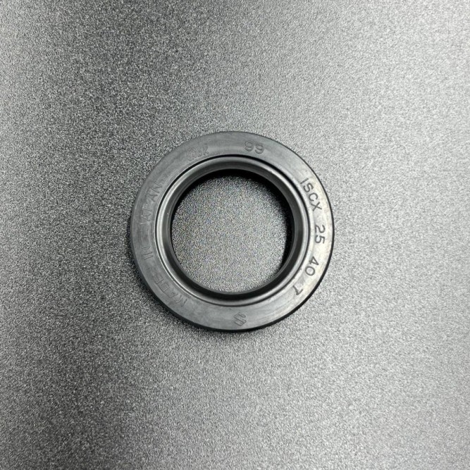 Сальник коленвала Suzuki 09283-25035