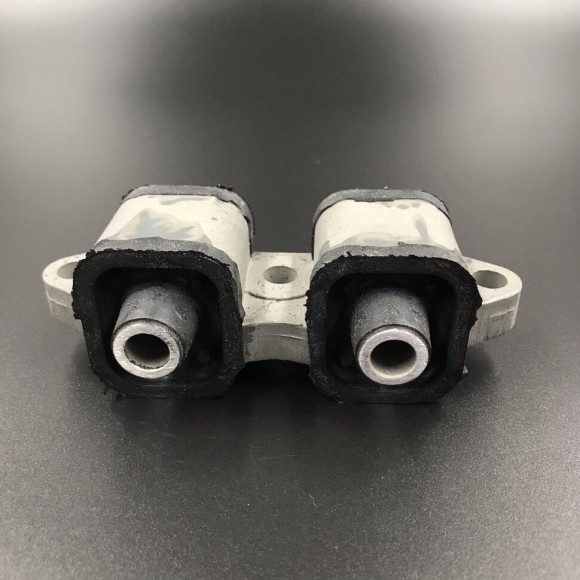 Демпфер опорный резиновый Yamaha 40-50 (Верхний) (Yamaha)