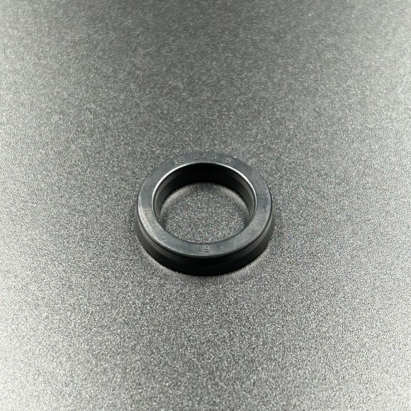 Уплотнение штока гидроподъемника Yamaha 115-250, F95-275 (64E-4384J-00) (Kacawa) Уплотнение штока гидроподъемника Yamaha 115-250, F95-275 (64E-4384J-00) (Kacawa)