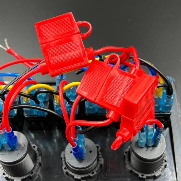 Панель управления (6 тумблеров вкл/выкл, 2 USB, розетка 12V, вольтметр) (PREMARINE) Панель управления (6 тумблеров вкл/выкл, 2 USB, розетка 12V, вольтметр) (PREMARINE)