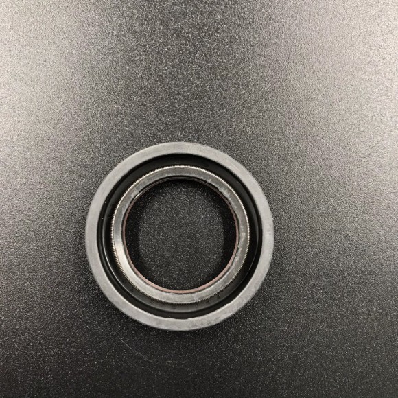 Сальник коленвала Yamaha 20-25N (6L2) (93102-25142) (24.8x38x7) (Yamaha)