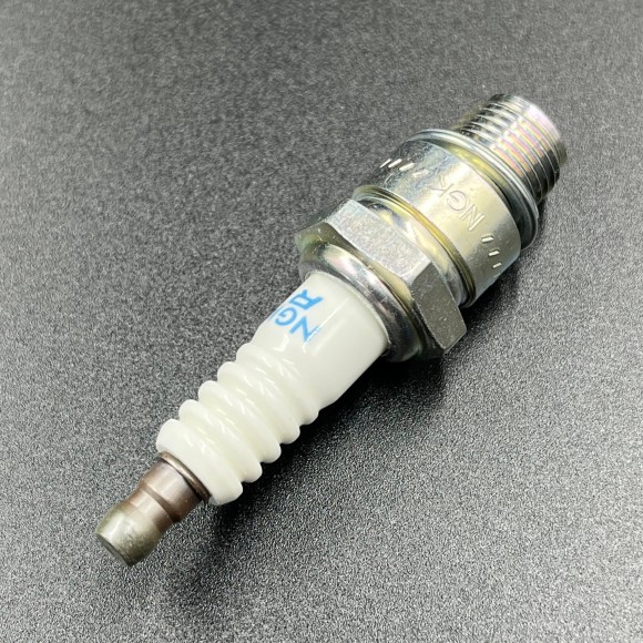 Свеча зажигания NGK B7HS-10 (YUELANG)