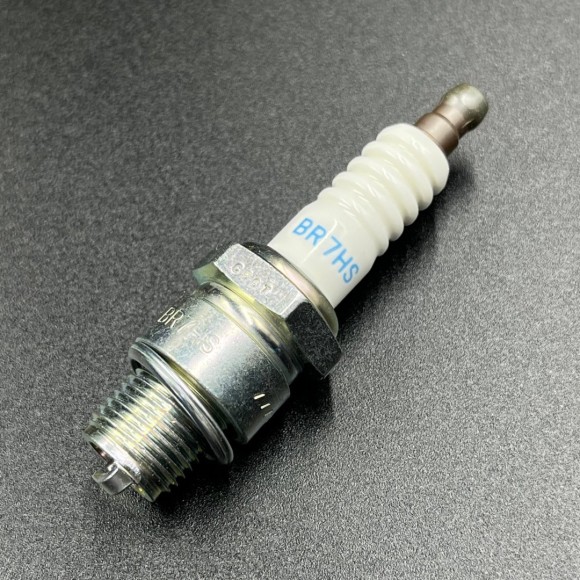 Свеча зажигания NGK B7HS-10 (YUELANG)