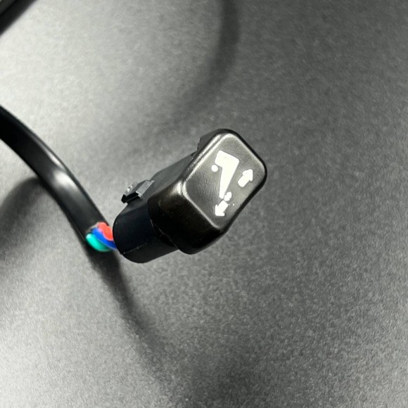 Кнопка гидроподъема пульта д/у Yamaha 704 (PWB) Кнопка гидроподъема пульта д/у Yamaha 704 (PWB)