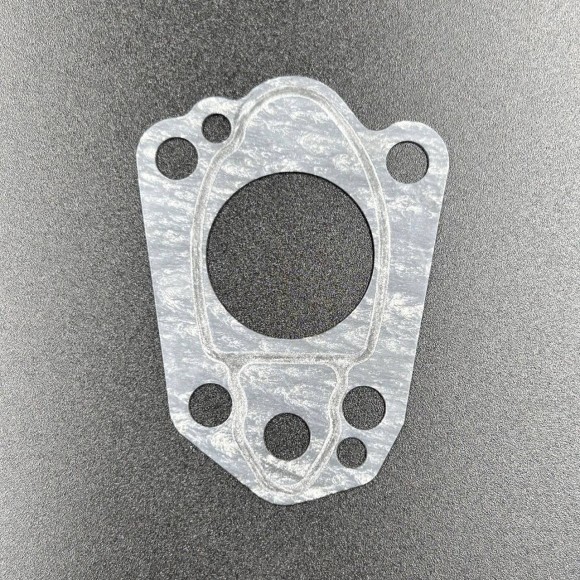 Прокладка под пластину помпы охлаждения Suzuki DF2.5 (Suzuki) Прокладка под пластину помпы охлаждения Suzuki DF2.5 (Suzuki)