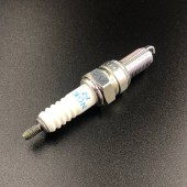 Свеча зажигания Suzuki (MR6K-9) (Suzuki) Свеча зажигания Suzuki (MR6K-9) (Suzuki)