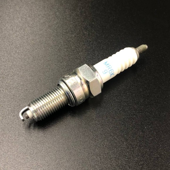 Свеча зажигания Suzuki (MR6K-9) (Suzuki)