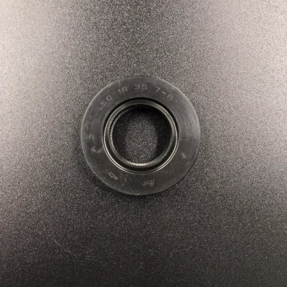 Сальник Yamaha (93102-18M21) (18x35x7) (Yamaha)