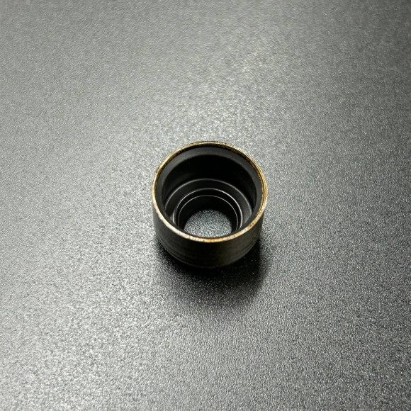 Колпачок маслосъемный Mercruiser 357 MAG BRAVO 4V/357 ALPHA 4V/383 MAG BRAVO 4V(8M0050563) (Quicksil