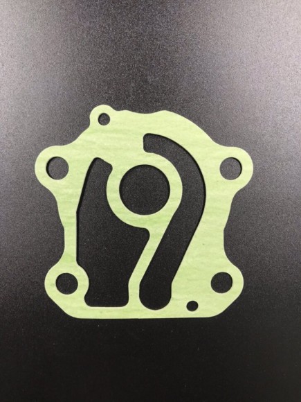 Прокладка под пластину помпы охлаждения Yamaha 25-70, F40-60 (Yamaha) Прокладка под пластину помпы охлаждения Yamaha 25-70, F40-60 (Yamaha)