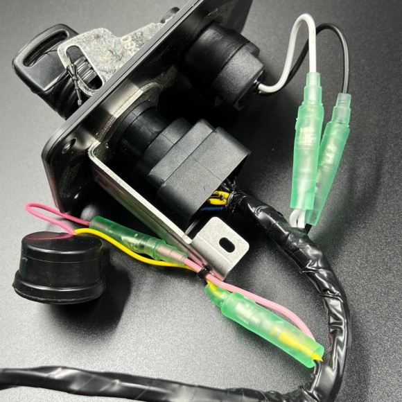 Панель зажигания Yamaha (замок зажигания и кнопка стоп с чекой) (PWB) Панель зажигания Yamaha (замок зажигания и кнопка стоп с чекой) (PWB)