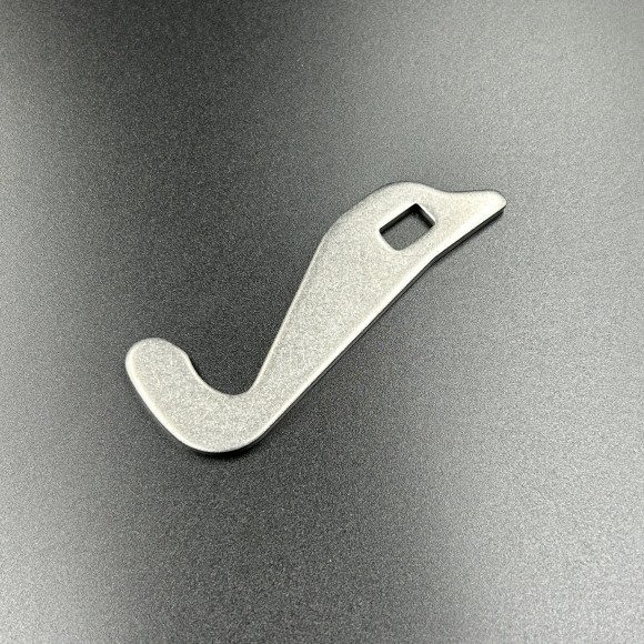 Скоба замка капота Suzuki DF150-350(A) (Suzuki) Скоба замка капота Suzuki DF150-350(A) (Suzuki)