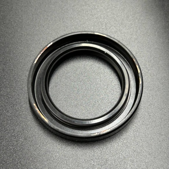 Сальник коленвала (нижний) Honda 25-30,60 (91201-ZE3-004) (35x52x8) (Honda) Сальник коленвала (нижний) Honda 25-30,60 (91201-ZE3-004) (35x52x8) (Honda)