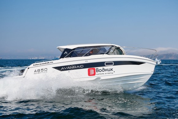 Катер AVANRAID A850 ADVENTURE с Suzuki DF300APX Катер AVANRAID A850 ADVENTURE с Suzuki DF300APX