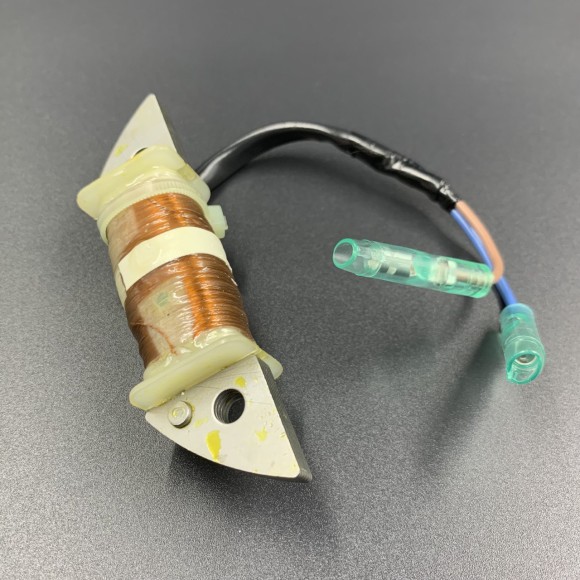 Катушка зажигания подмаховиковая Yamaha 9.9-15 (Yamaha) Катушка зажигания подмаховиковая Yamaha 9.9-15 (Yamaha)