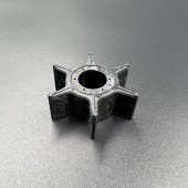 Крыльчатка помпы охлаждения Honda BF35-60 (пластиковая втулка) (KACAWA) Крыльчатка помпы охлаждения Honda BF35-60 (пластиковая втулка) (KACAWA)