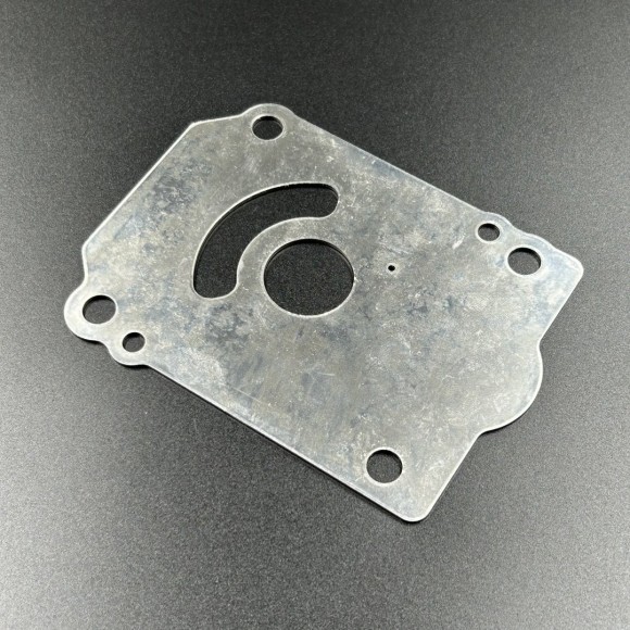 Пластина помпы охлаждения Suzuki DF150-250, DF150-250(A) (17471-93J02) (Osaka)