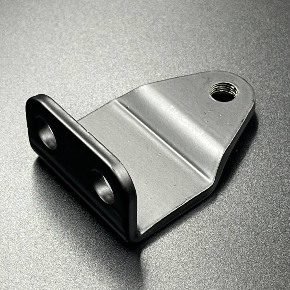 Кронштейн крепления рулевой тяги Yamaha 40X, F20-70 (Omax) Кронштейн крепления рулевой тяги Yamaha 40X, F20-70 (Omax)