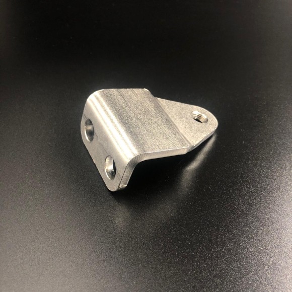 Кронштейн крепления рулевой тяги Yamaha 40X, F20-70 (Omax) Кронштейн крепления рулевой тяги Yamaha 40X, F20-70 (Omax)