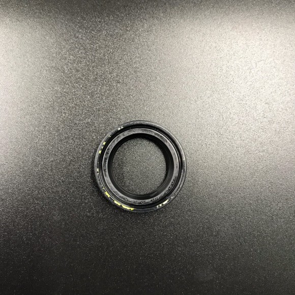 Уплотнение на гидроподъемник Yamaha 50-90, F75-100 (Yamaha) Уплотнение на гидроподъемник Yamaha 50-90, F75-100 (Yamaha)